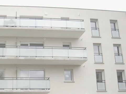 REIMS - RUE FLIN DES OLIVIERS - TYPE 2 AVEC TERRASSE ET PARKING VENDU LOUE