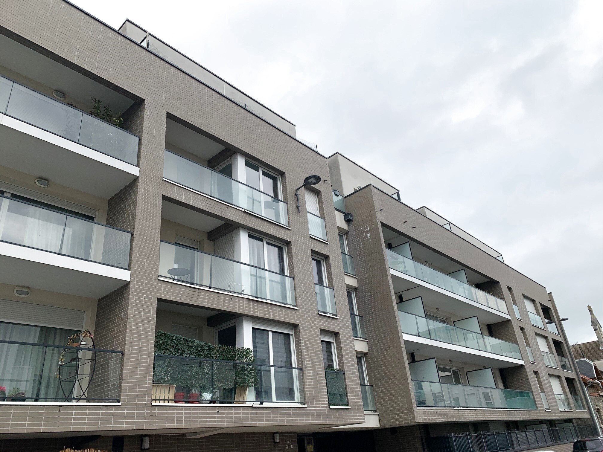 SECTEUR CHAMP DE MARS PROCHE HYPER CENTRE - RESIDENCE APPARTEMENT TYPE 2 DE 43m2 + TERRASSE + PARKING